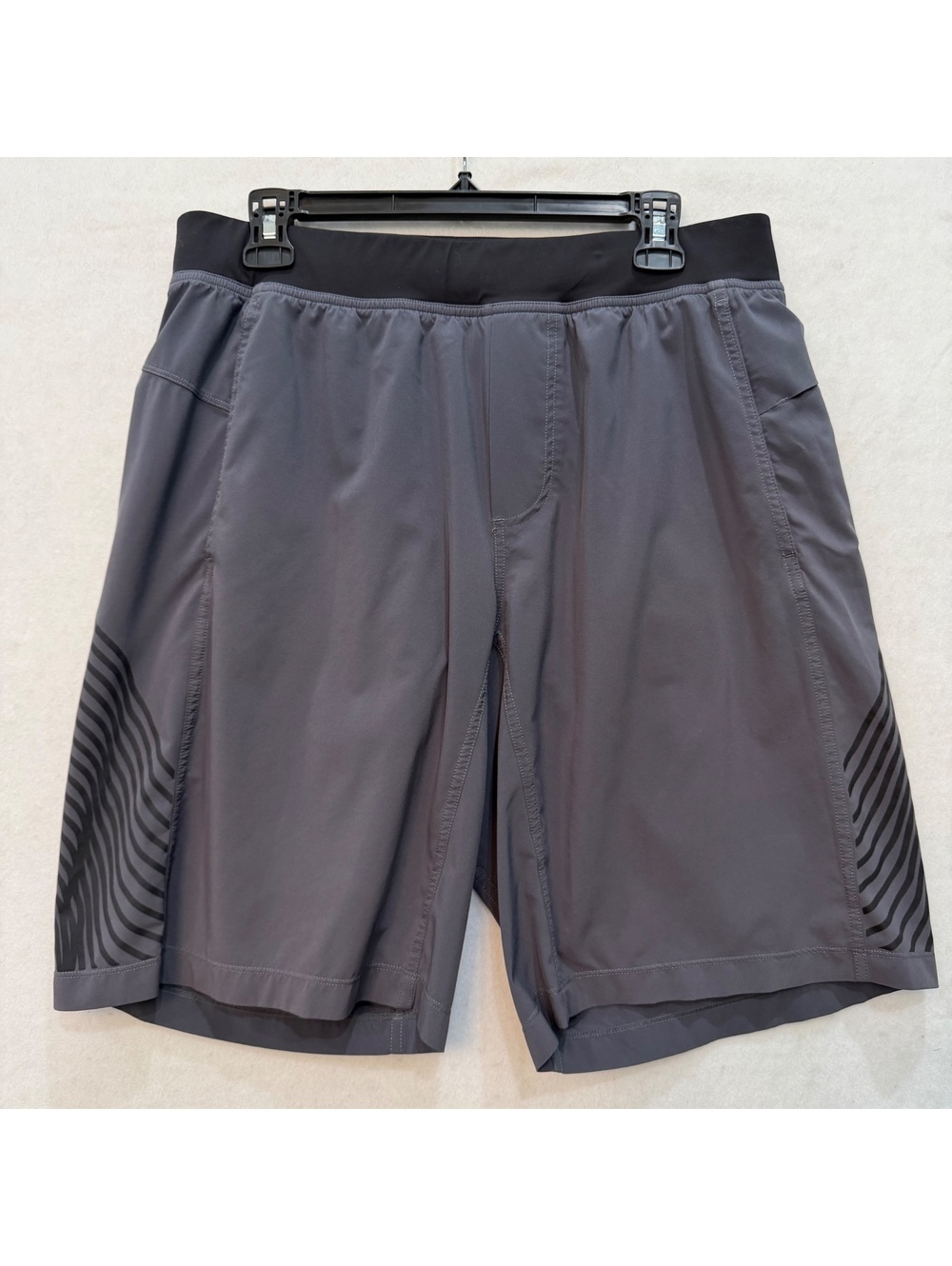 Lululemon THE Linerless Shorts Men's Large Gray & Black 10" Inseam Running